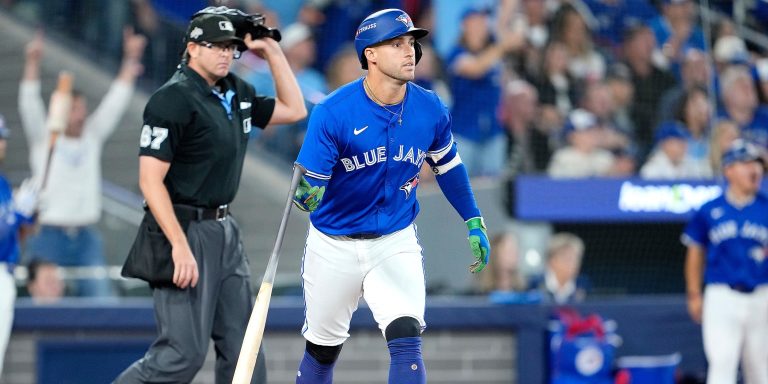 noticia-mlb-Springer-hizo-historia-en-los-Azulejos-con-HR-abri