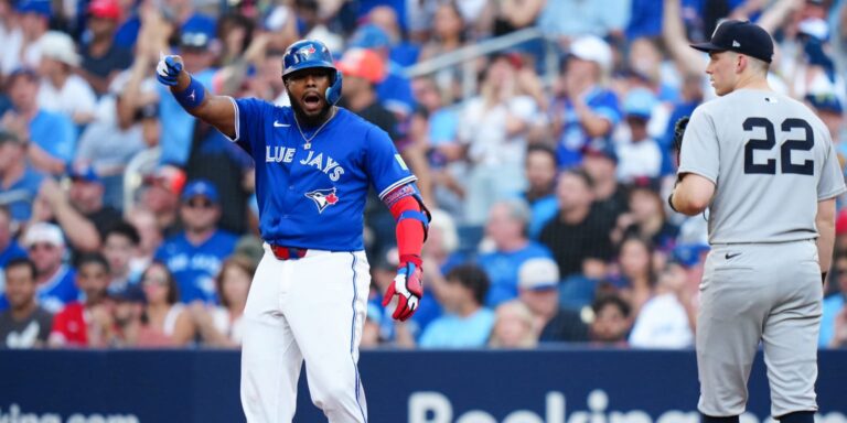 noticia-mlb-Vladdy-y-Azulejos-castigan-a-Yankees-y-logran-su-1