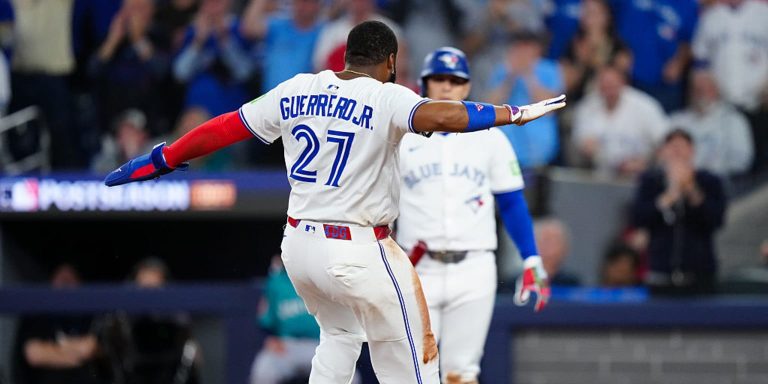 noticia-mlb-Vladi-no-deja-de-maravillar-en-playoffs