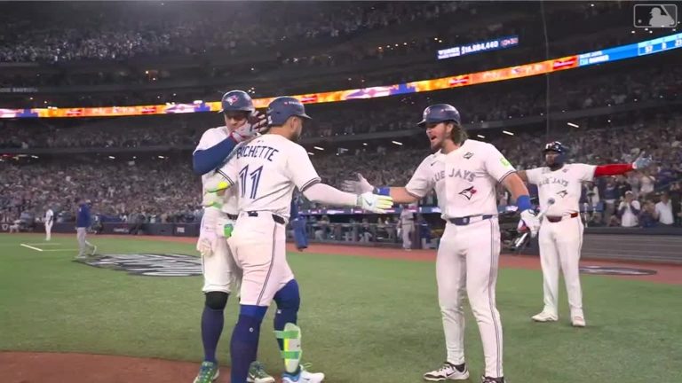 Bo-Bichette-conecta-un-jonron-de-3-carreras-01112