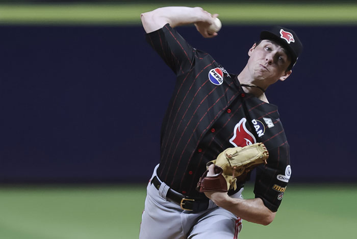 McMahon_Hunter_02_Abrir