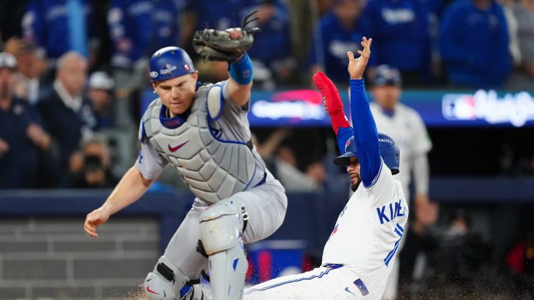 Miguel-Rojas-evita-carrera-de-la-victoria-en-la-9n