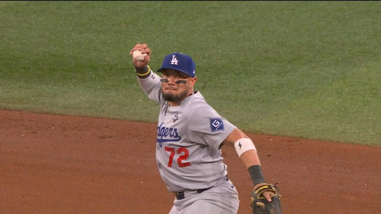 Miguel-Rojas-se-luce-a-la-defensiva-con-otra-jugad