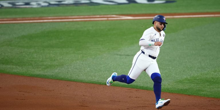 noticia-mlb-Bichette-abrio-la-pizarra-en-el-Juego-7-con-HR-de-1-1