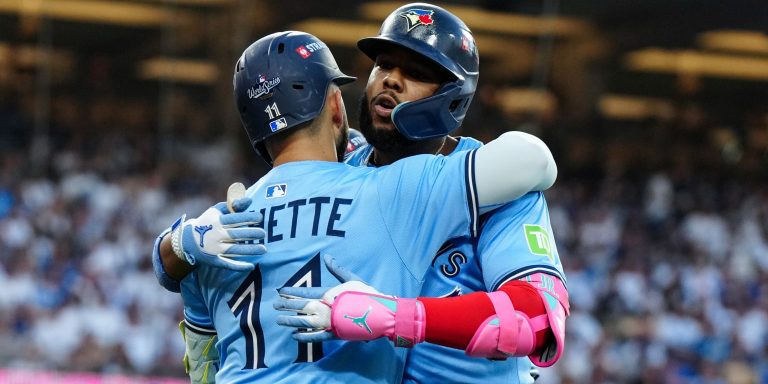 noticia-mlb-Vlad-y-Bo-cerca-de-cumplir-su-objetivo-de-ganar-un