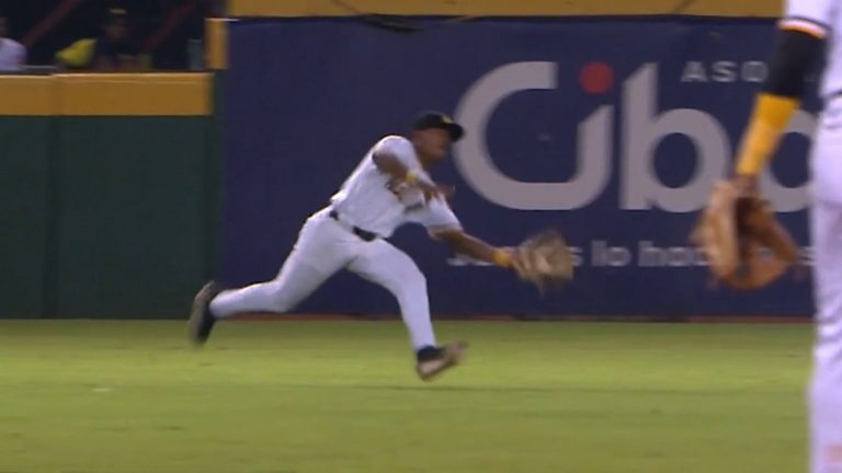 Fernando-Peguero-captura-en-plena-carrera-en-el-8v