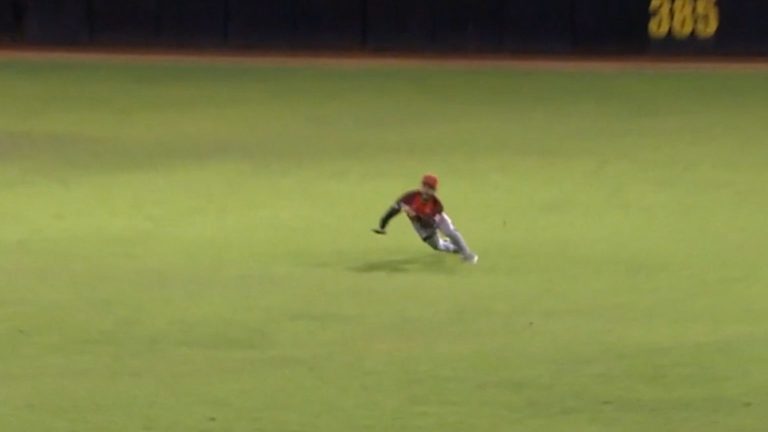 Ismael-Alcantara-atrapa-de-clavado-24122025