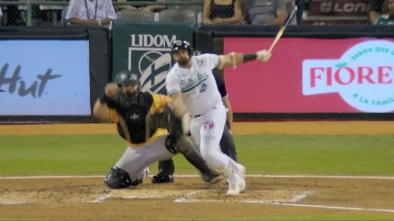 Ismael-Munguia-anota-durante-doble-play-en-el-2do-