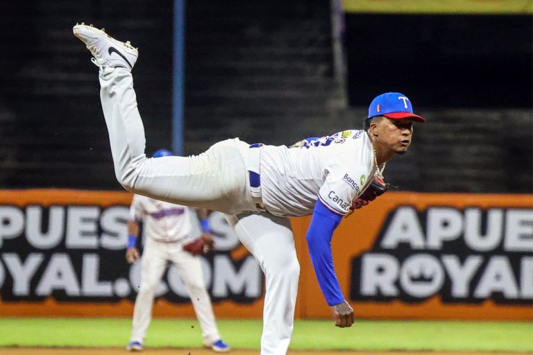 Jairo-Iriarte-Foto-John-Requena-Prensa-Tiburones-12-12