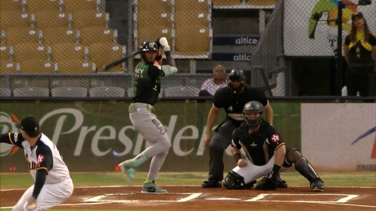 Raimel-Tapia-pega-el-1er-hit-del-juego-13122025