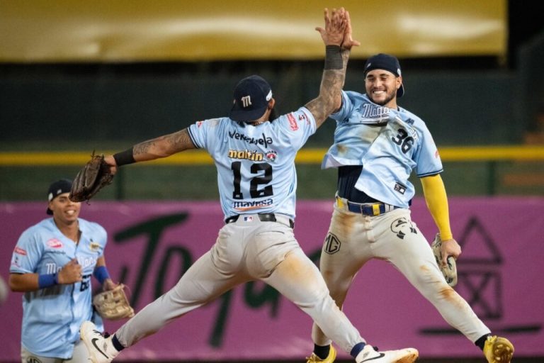 Rougned-Odor-y-Carlos-Rodriguez-Foto-Elio-Miranda-23-12-1024x683-1