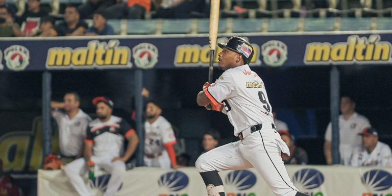 noticia-mlb-Chourio-estalla-7-CI-y-guilas-apalean-a-Leones-e