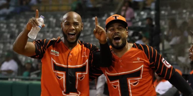 noticia-mlb-De-La-Cruz-suena-grand-slam-y-Toros-blanquean-a-Es