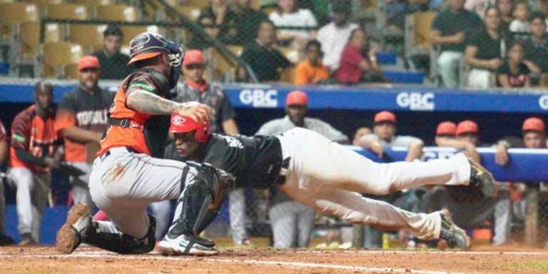 noticia-mlb-Leones-dejan-tendidos-a-Toros-que-siguen-sin-asegu