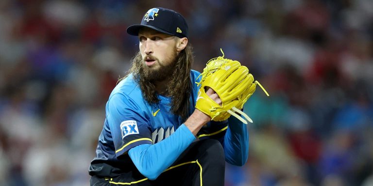 noticia-mlb-Matt-Strahm-regresa-a-los-Reales-tras-un-cambio-co