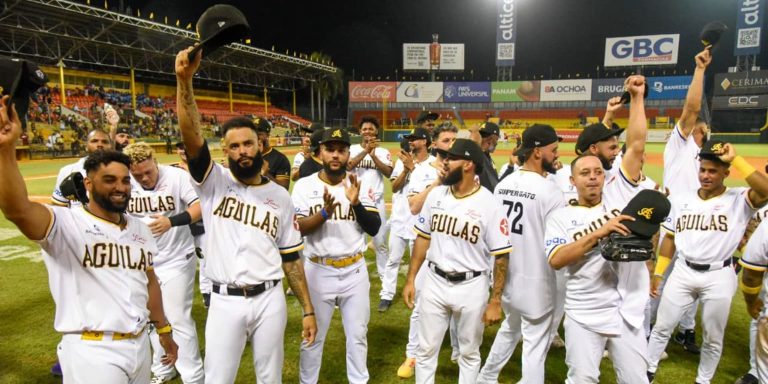 noticia-mlb-guilas-Cibaenas-pintan-de-blanco-a-Leones-y-clasif