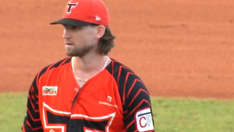 Aaron-Leasher-abanica-a-cuatro-10012026