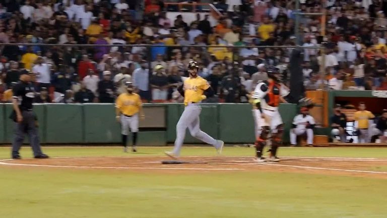 Aguilas-anotan-cinco-carreras-en-la-7ma-entrada-1