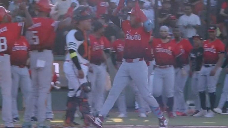 Alcides-Escobar-da-HR-de-dos-carreras-en-la-2da-2