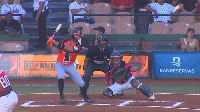 Eddie-Rosario-impulsa-con-sencillo-en-el-1ro-1101