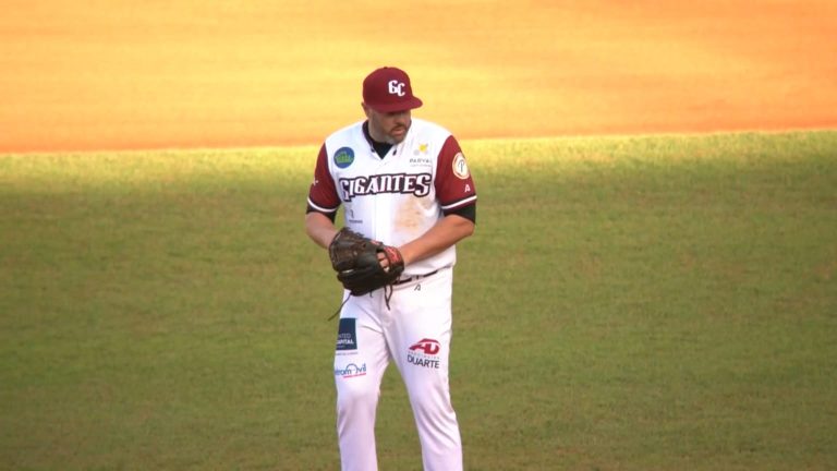 Elih-Villanueva-poncha-a-Jeimer-Candelario-10012