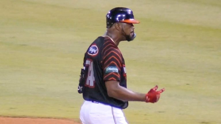 Eloy-Jimenez-pega-3-hits-en-el-Juego-2-23012026