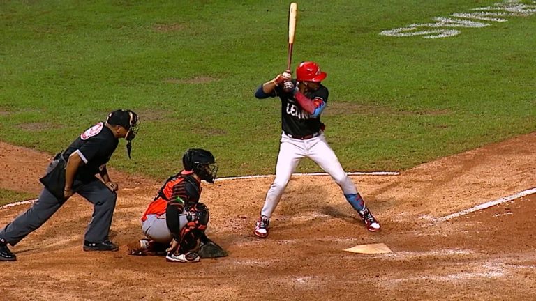 Escobar-trae-dos-con-hit-y-empata-a-6-en-el-8vo-2