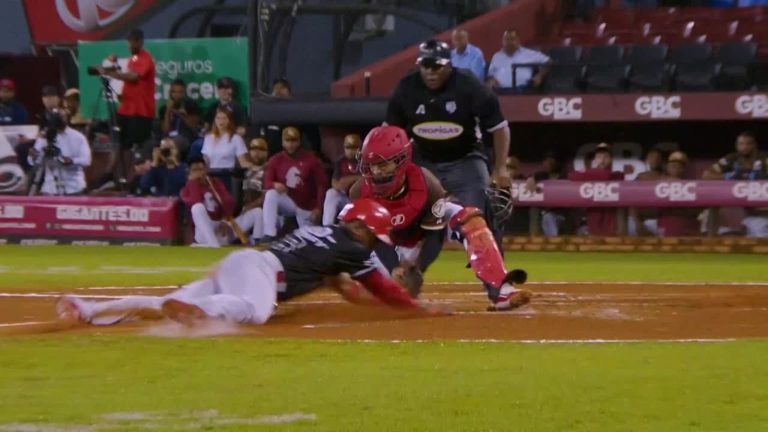 Francisco-Mejia-retira-a-Elier-Hernandez-en-home-