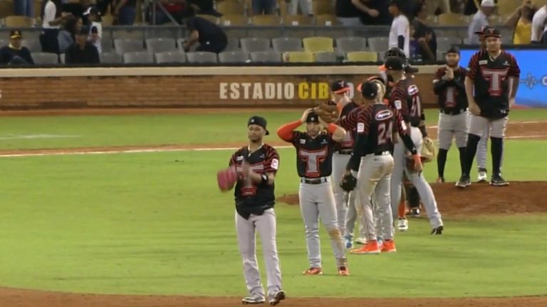 J.C.-Mejia-sella-la-victoria-vs