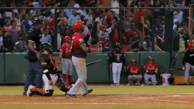 Junior-Lake-pega-jonron-de-dos-carreras-23012026