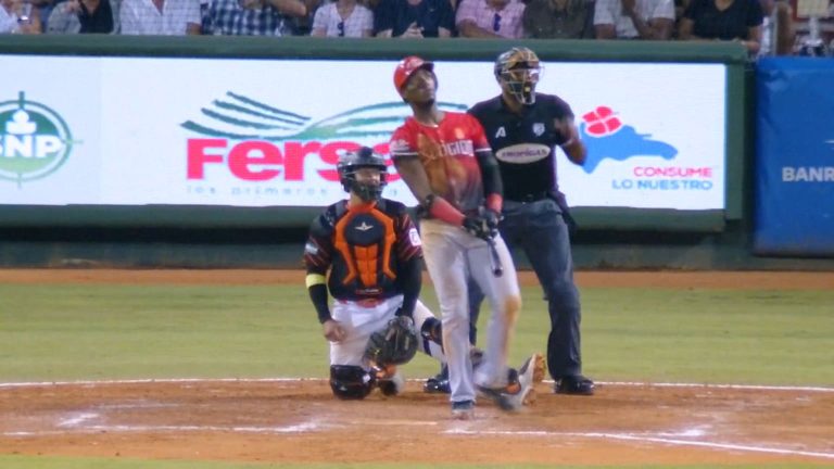 Los-Leones-liderados-por-Navarro-ponen-2-0-la-Fina