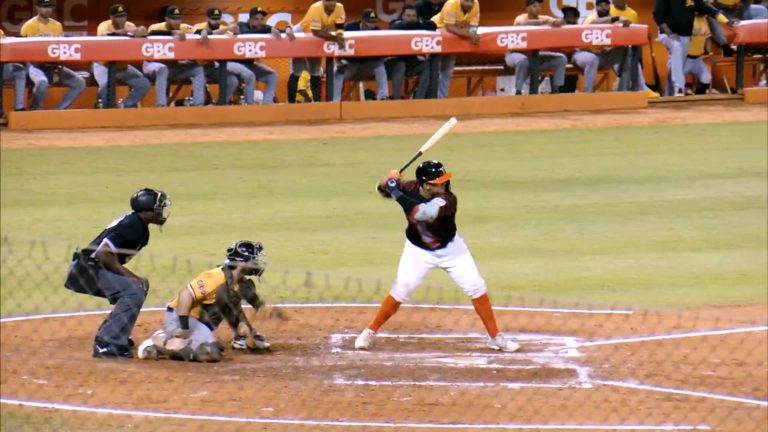 Onix-Vega-pega-HR-de-dos-carreras-en-la-3ra-20012