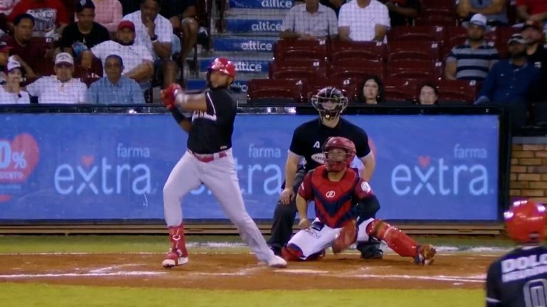 Socrates-Brito-pega-hit-remolcador-en-la-5ta-3012