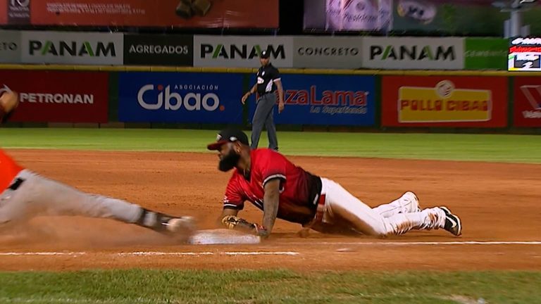 Yamaico-Navarro-realiza-sensacional-jugada-en-el-7