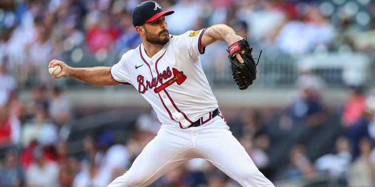 noticia-mlb-Bravos-refuerzan-mas-el-bullpen-al-renovar-por-un-