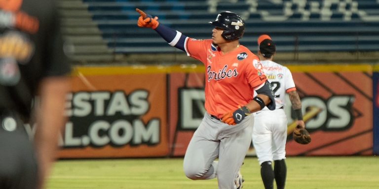 noticia-mlb-Caribes-aplastan-a-guilas-y-se-acercan-a-la-Serie-