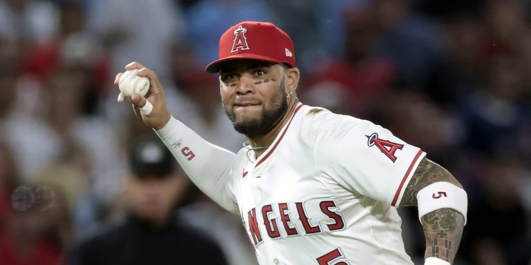 noticia-mlb-Moncada-regresa-a-los-Angelinos-con-contrato-de-un