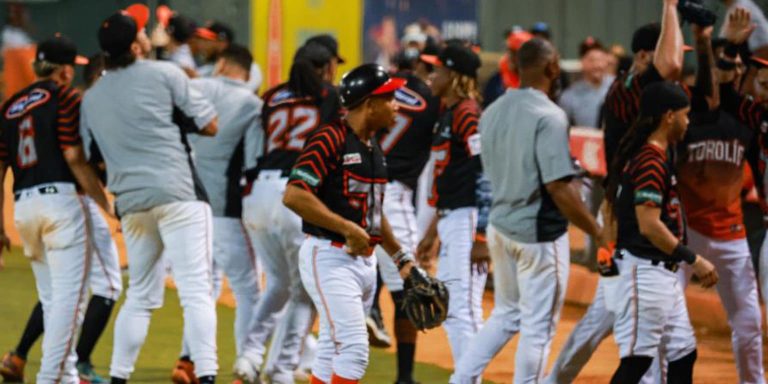 noticia-mlb-Toros-dejan-tendidos-a-guilas-y-avanzan-a-la-final