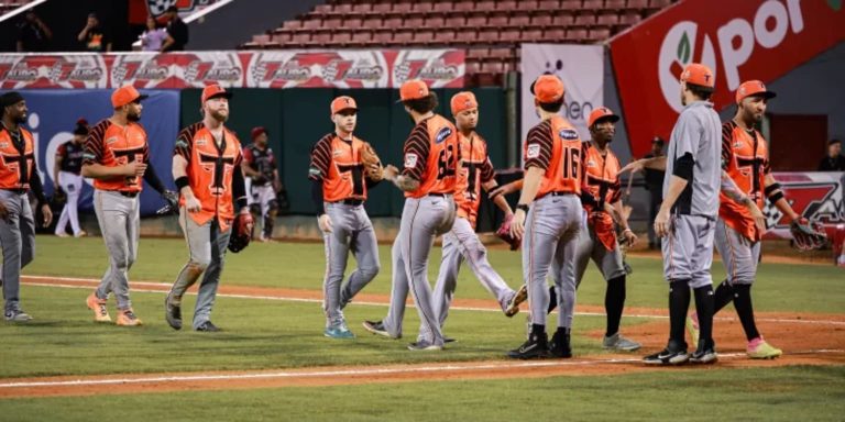 noticia-mlb-Toros-vencen-a-Gigantes-en-su-lucha-por-avanzar-a-