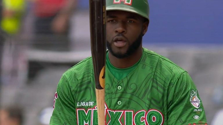 Estevan-Florial-da-HR-de-tres-carreras-en-la-4ta-