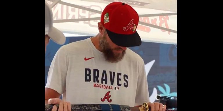 noticia-mlb-Una-espada-personalizada-Sale-recibe-un-regalo-muy