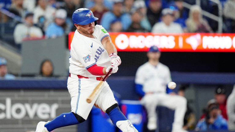 Alejandro-Kirk-empata-el-juego-con-un-jonron-2803