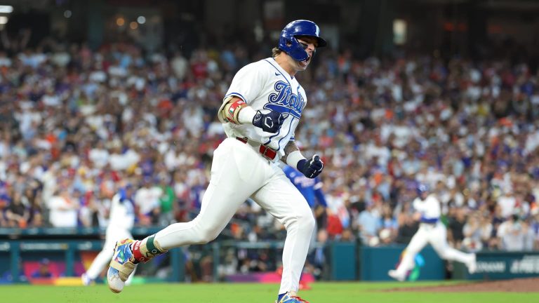 Andrew-Fischer-impulsa-dos-con-doble-en-el-4to-14