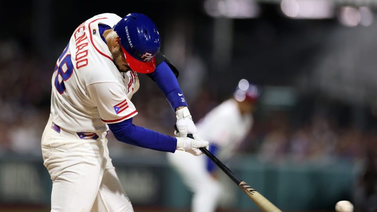 Arenado-trae-una-al-plato-y-Clarke-fusila-al-corre