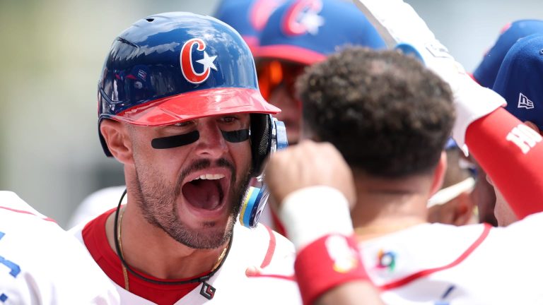 Ariel-Martinez-pega-jonron-de-tres-carreras-08032