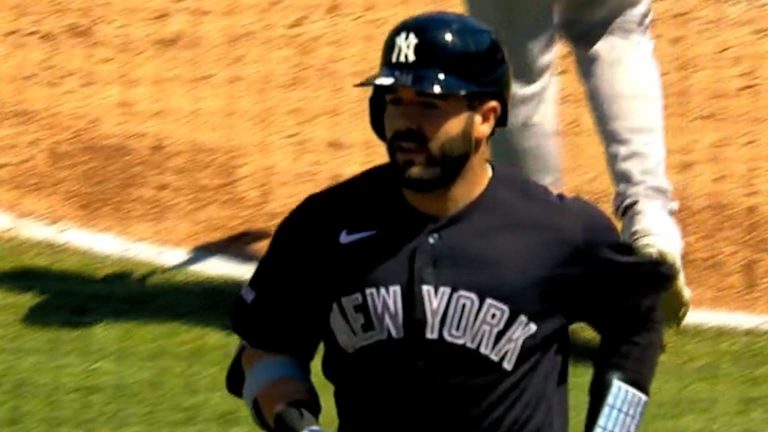 Austin-Wells-impulsa-a-Rosario-con-un-sacrificio-