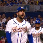 De-Jesus-poncha-a-Gelof-en-la-5ta-entrada-0703202