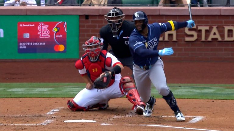 Diaz-conecta-cinco-hits-y-produce-cuatro-carreras-