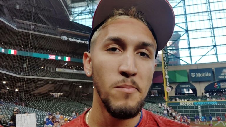 Elmer-Rodriguez-disfruta-el-Clasico-Mundial-14032