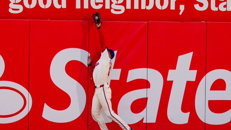 Gran-atrapada-de-Justin-Crawford-en-la-3ra-280320